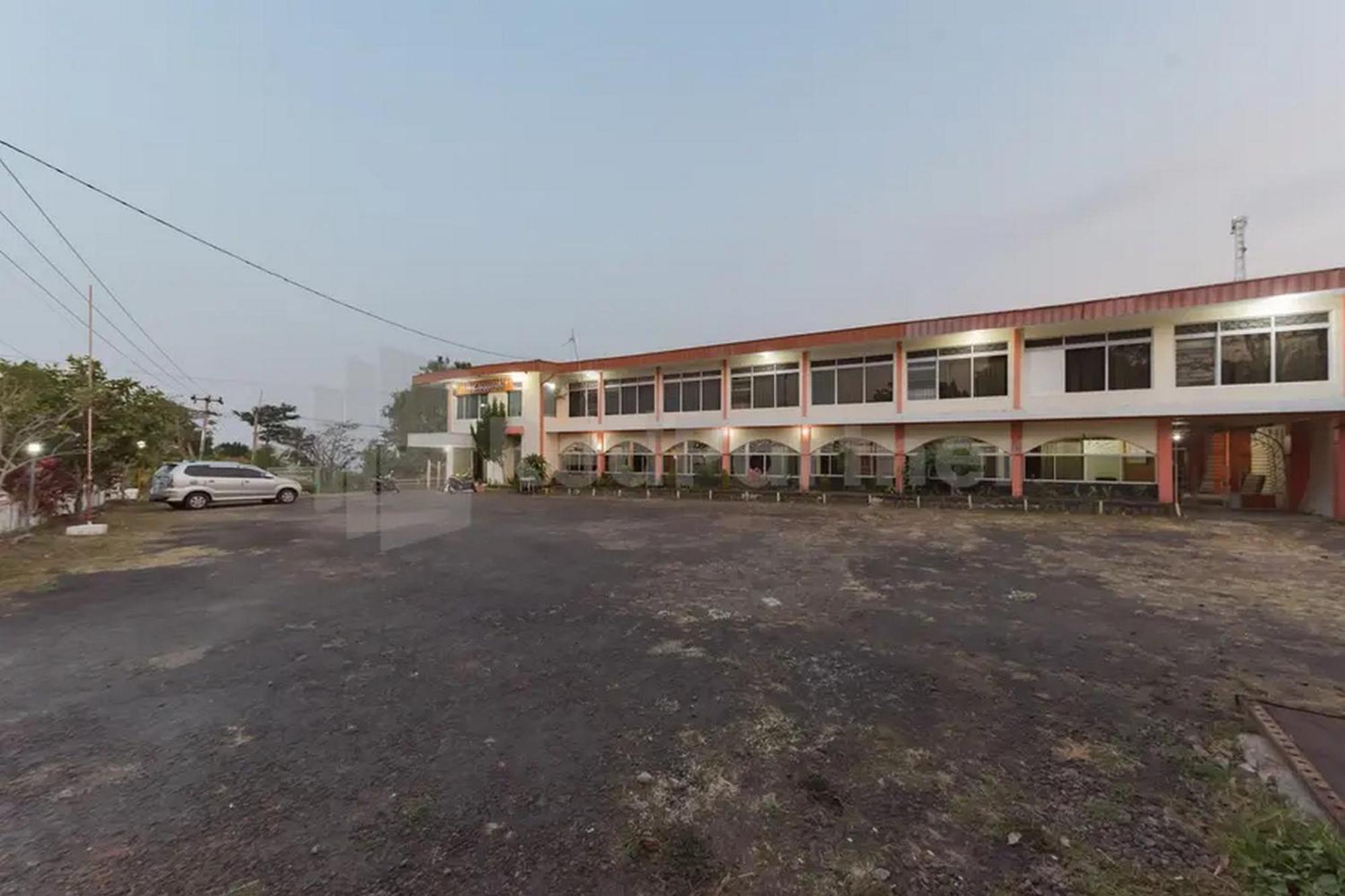 Hotel Linggarjati Near Natural Park Twa Linggarjati ภายนอก รูปภาพ