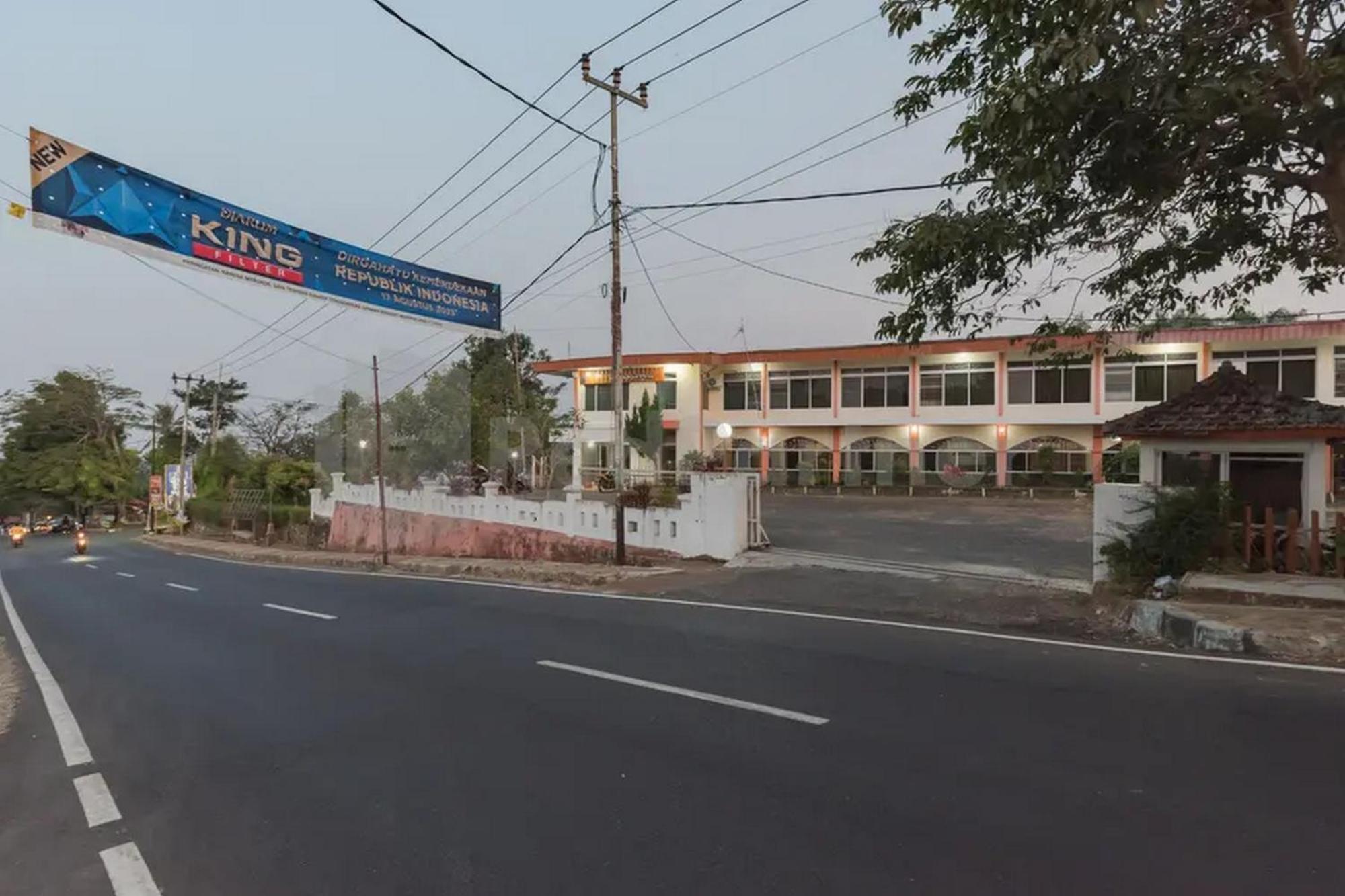Hotel Linggarjati Near Natural Park Twa Linggarjati ภายนอก รูปภาพ