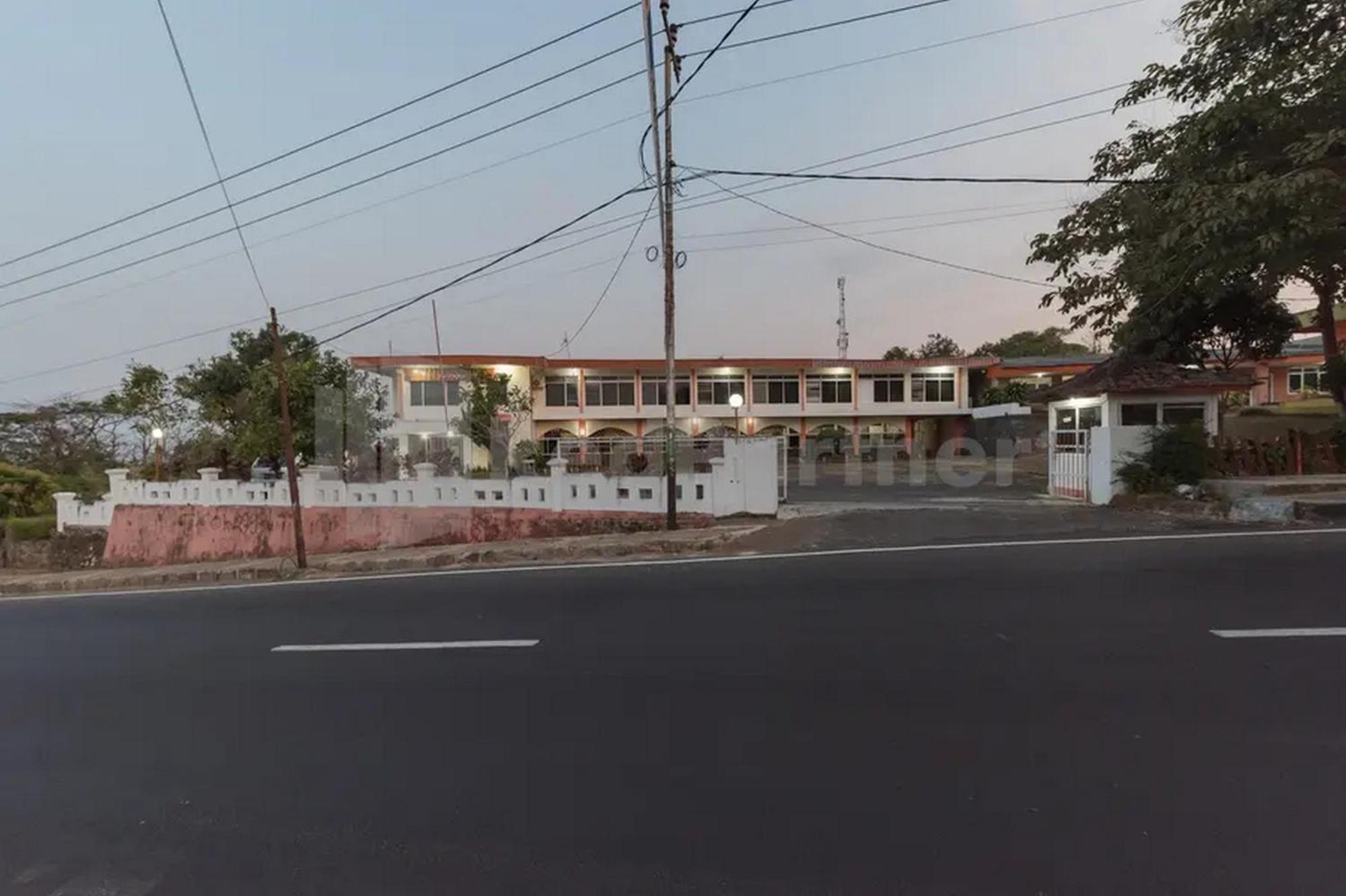Hotel Linggarjati Near Natural Park Twa Linggarjati ภายนอก รูปภาพ