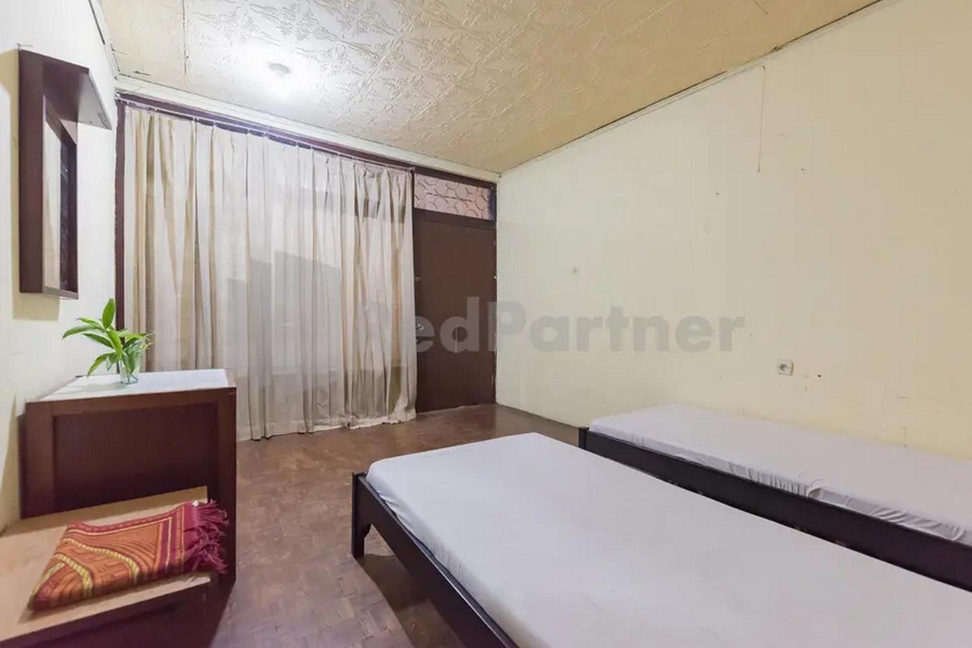 Hotel Linggarjati Near Natural Park Twa Linggarjati ภายนอก รูปภาพ